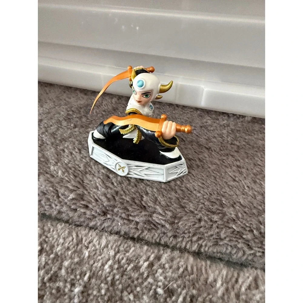 Skylanders Imaginators Sensei  King Pen and Aurora Figures Water Light Element